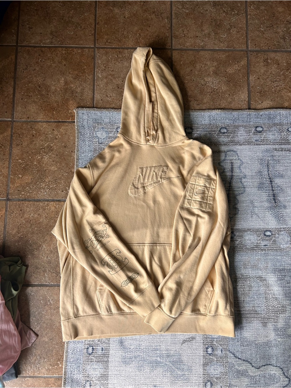 Nike Crewneck Hoodie in Light Beige/Yellow